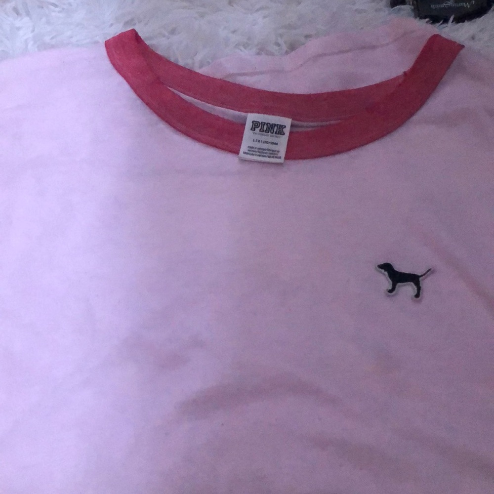 pink t-shirt